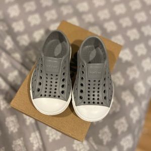 Native size 5 toddler shoes